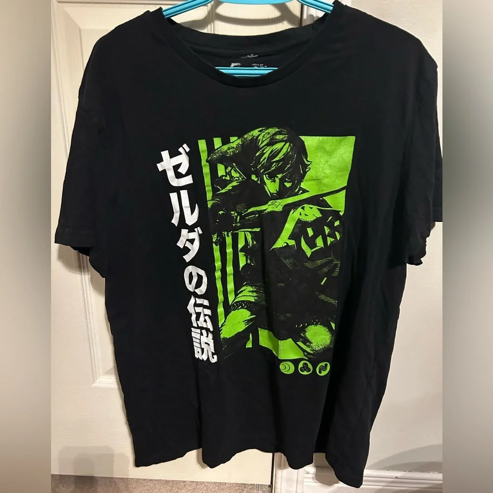 Nintendo Legend of Zelda XL men’s t-shirt. Used. Fits a bit small. Black. Link. - Picture 1 of 3